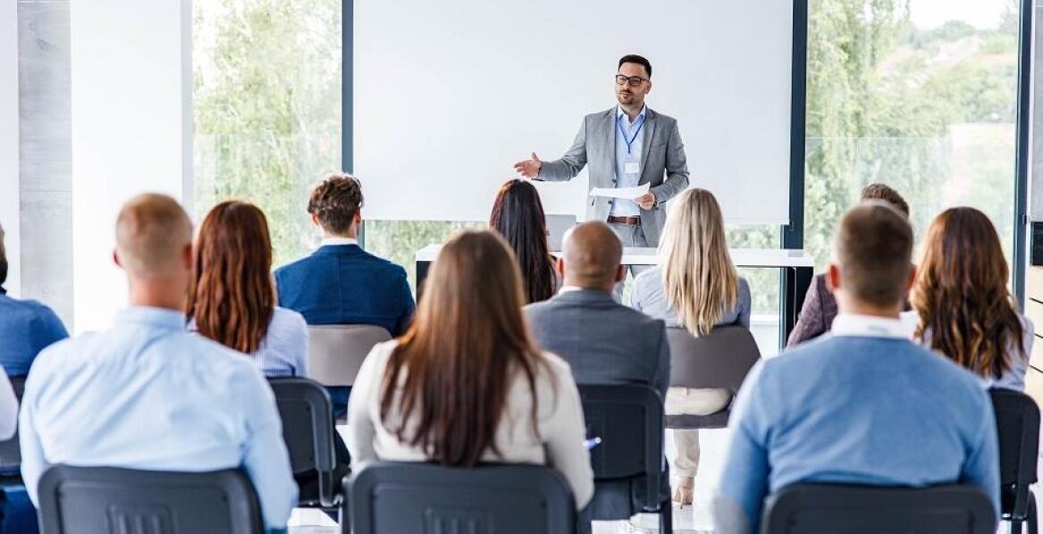 Jakie strategie zarządzania zmianą są omawiane na kursie?