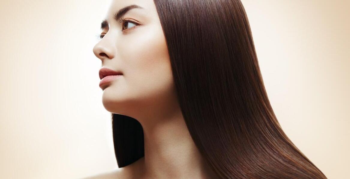 Rola sprayów termoochronnych w codziennej stylizacji włosów