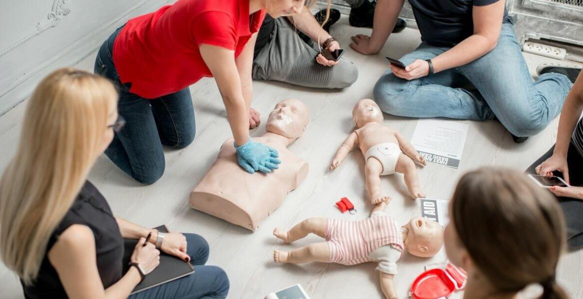 Rola technologii VR w szkoleniach z pierwszej pomocy – nowoczesne podejście do nauki