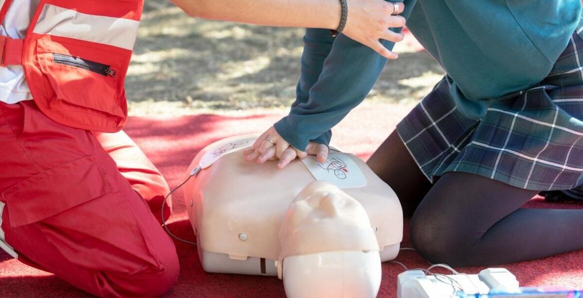 Znaczenie zaawansowanego sprzętu podczas szkoleń z pierwszej pomocy