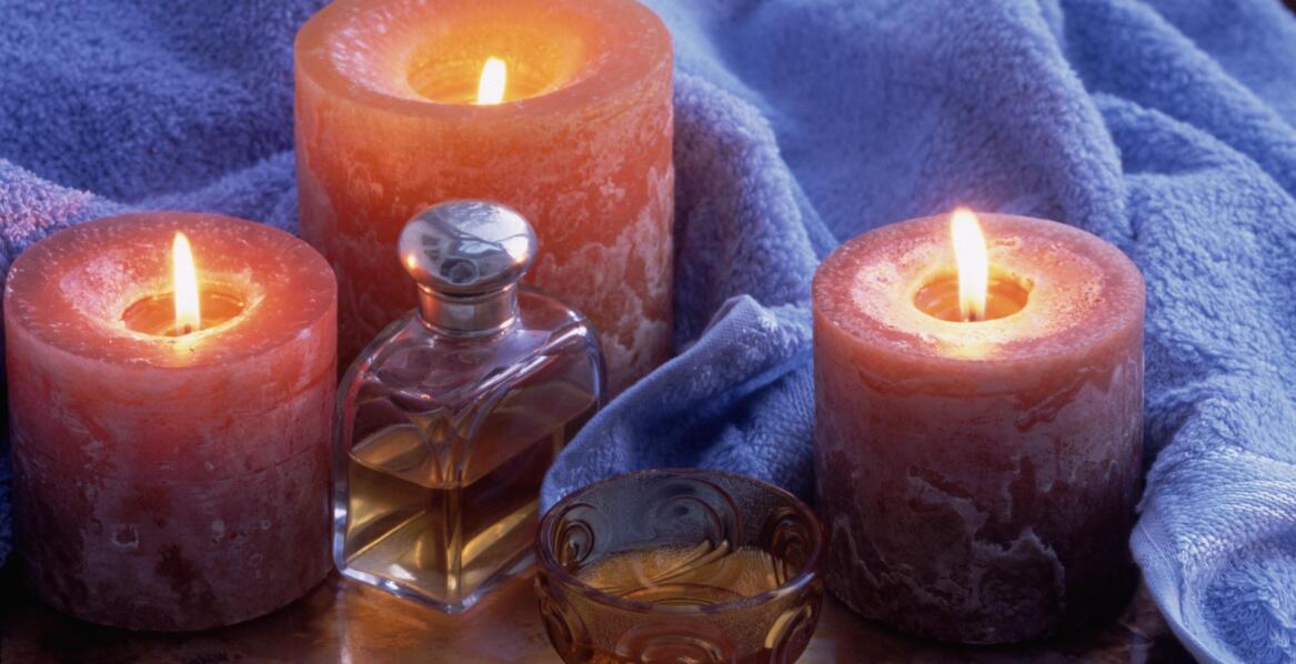 Jakie są najpopularniejsze zapachy świec inspirowanych luksusowymi perfumami?