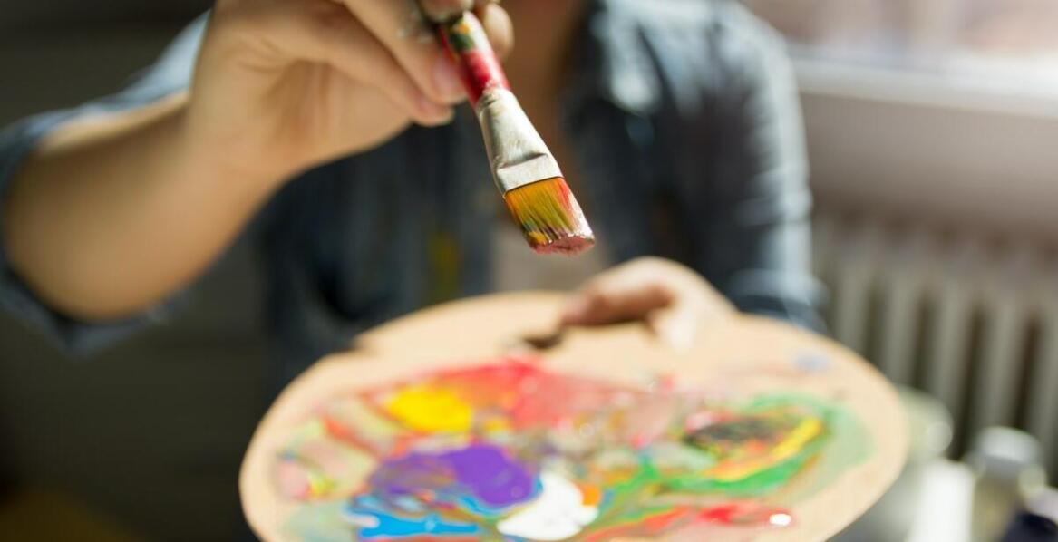 Kursy dla dzieci i dorosłych – jak nauka malarstwa wpływa na pewność siebie?