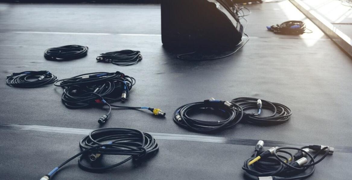 Dlaczego usługi nagłośnienia na ceremonii pogrzebowej są istotne?