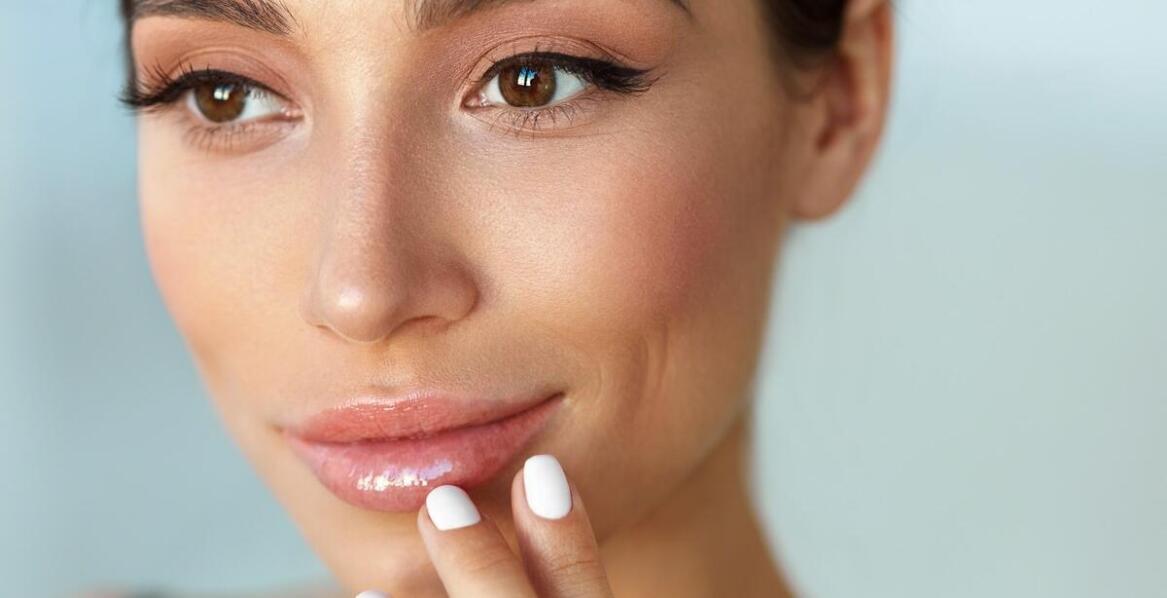 Jak długo utrzymują się efekty powiększania ust kwasem hialuronowym?