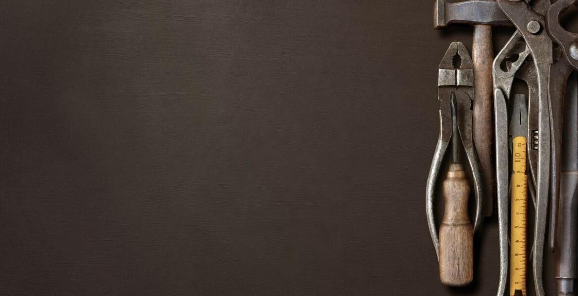 Jak karabińczyk do paska torebki wpływa na funkcjonalność galanterii skórzanej?