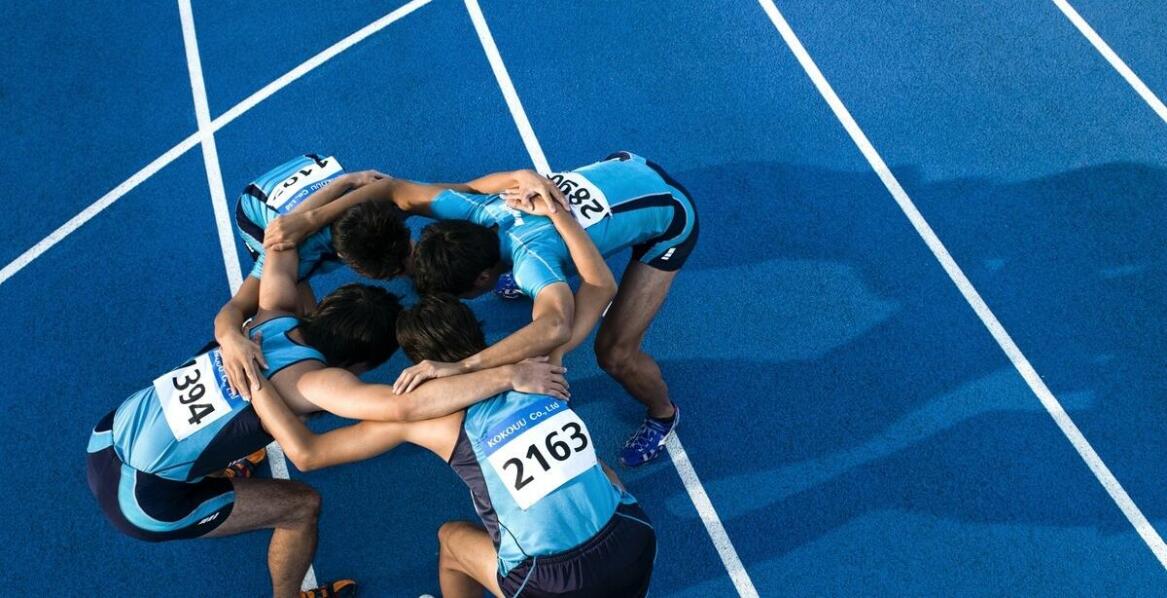 Rola boiska z bieżnią w promowaniu zdrowego stylu życia