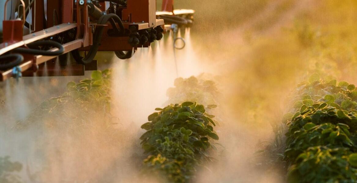 Opryskiwacze zawieszane – jakie korzyści przynoszą małym gospodarstwom?