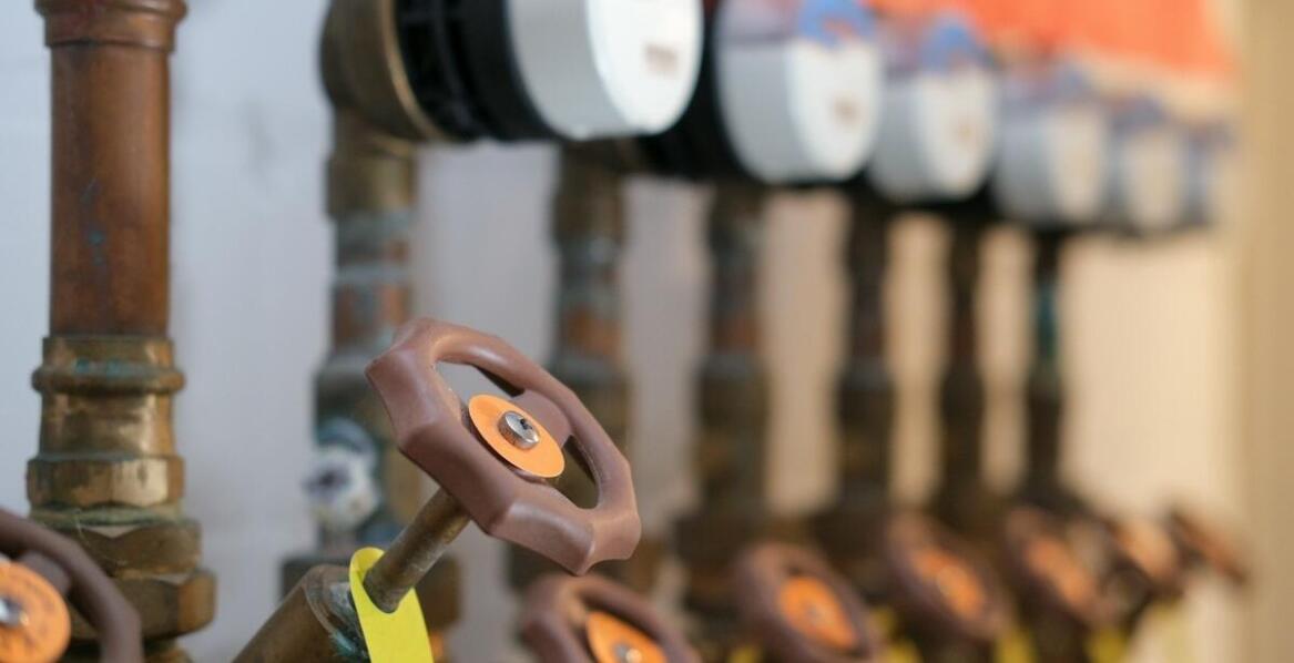 Jak zestawy wodomierzowe z akcesoriami usprawniają pomiary zużycia wody?