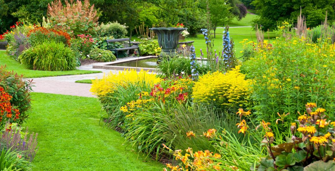 Koszty i korzyści związane z profesjonalnym zakładaniem ogrodów