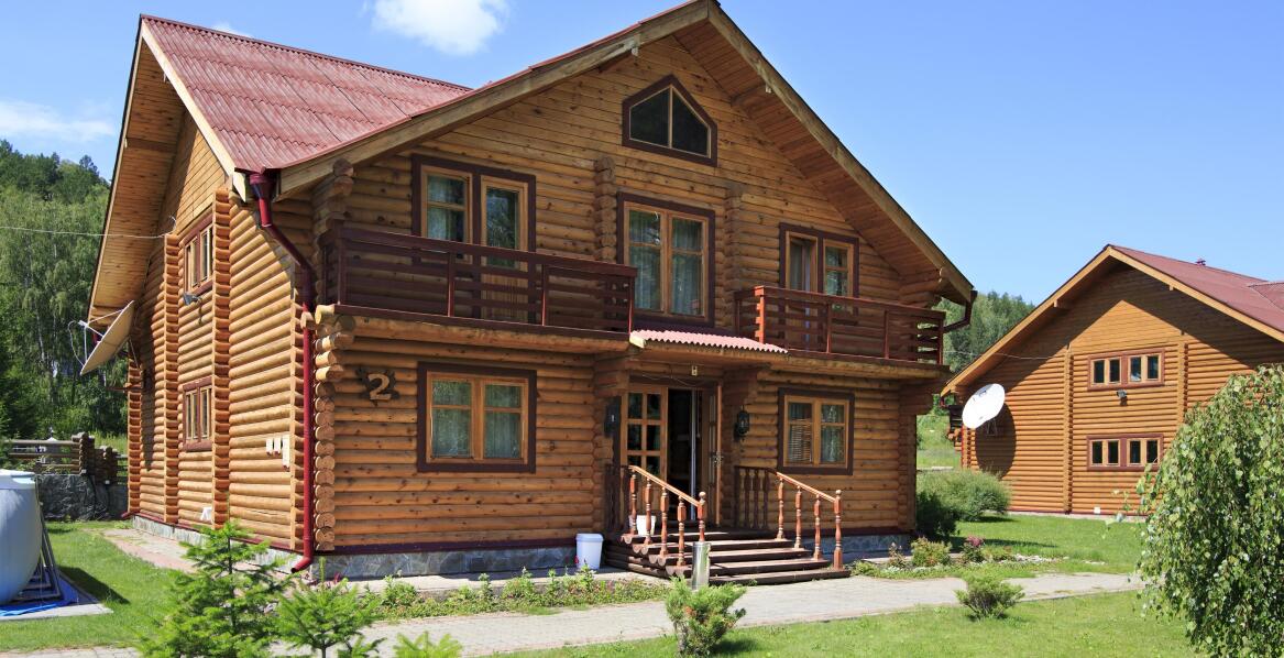 Jakie są kluczowe zalety projektów domów z bali?