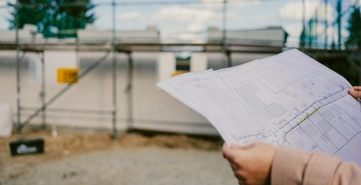 Jak nadzór inwestorski wpływa na finalny odbiór projektu budowlanego?