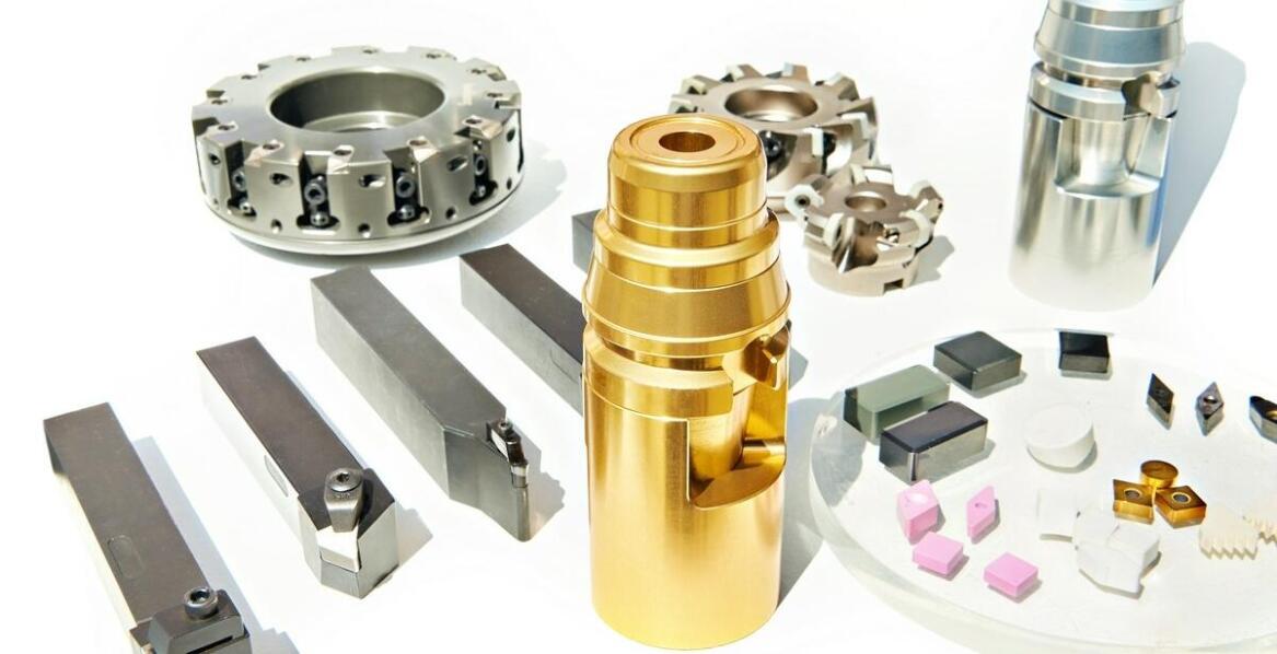 Wpływ nacinaka na efektywność cięcia materiałów kompozytowych