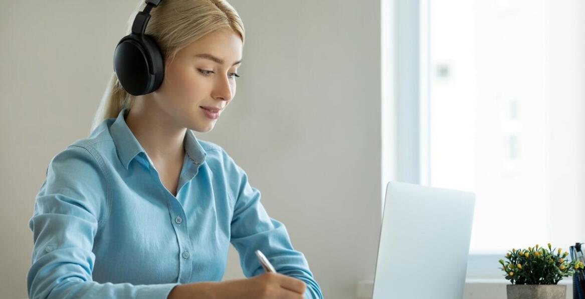 Zalety wypożyczenia urządzenia do terapii metodą Tomatisa do domu