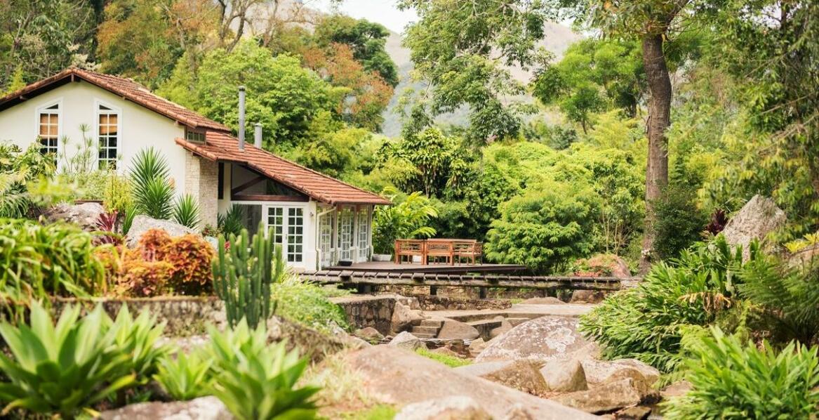 Komfortowe domki z kominkiem: przytulność i ciepło w zimowe wieczory