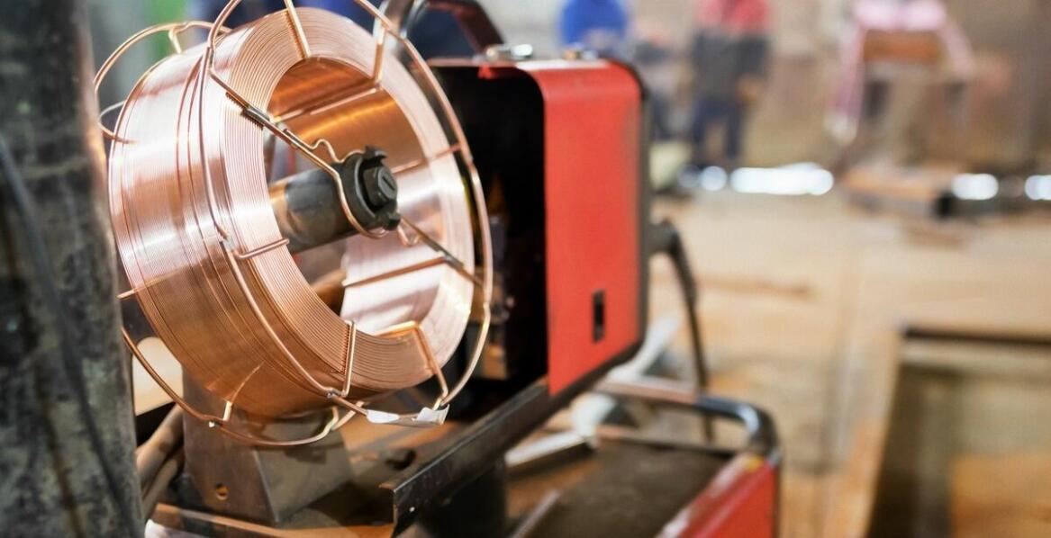 Nowoczesne technologie w zgrzewarce NP-1: co oferuje producent?