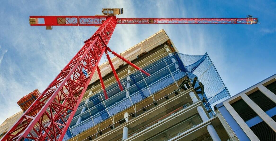 Innowacyjne zastosowania chwytaków próżniowych do płyt warstwowych w budownictwie