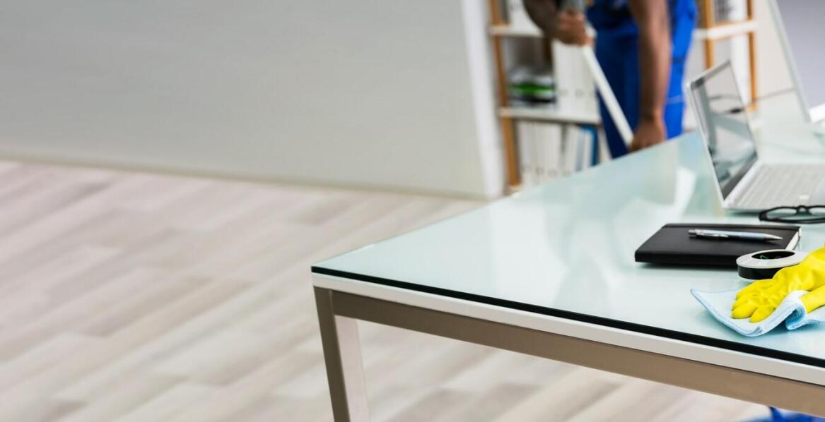 Jakie elementy wpływają na cennik sprzątania biur i jak go zrozumieć?