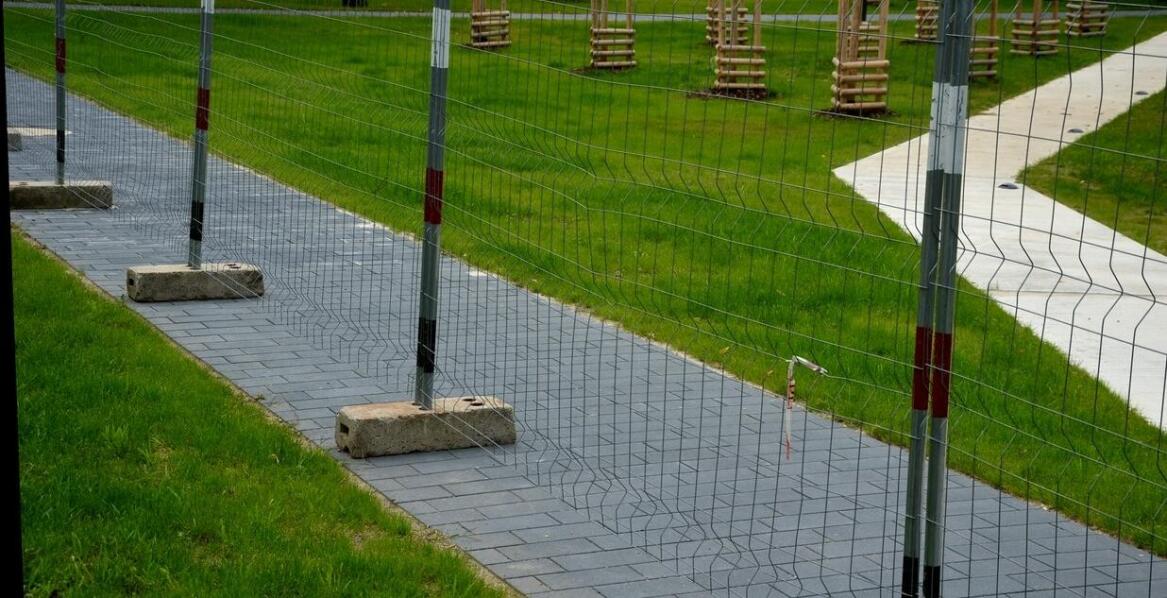 Jak utrzymać ogrodzenia przeciw dzikom w dobrym stanie technicznym?