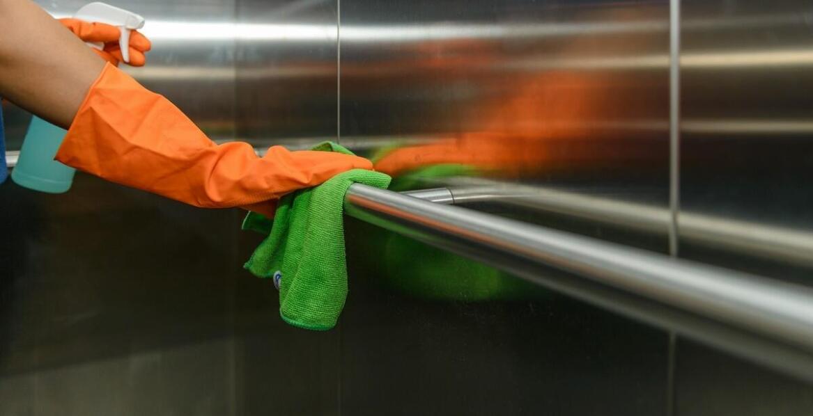 Jakie są zalety stosowania profesjonalnych środków do czyszczenia balustrad ze stali nierdzewnej?