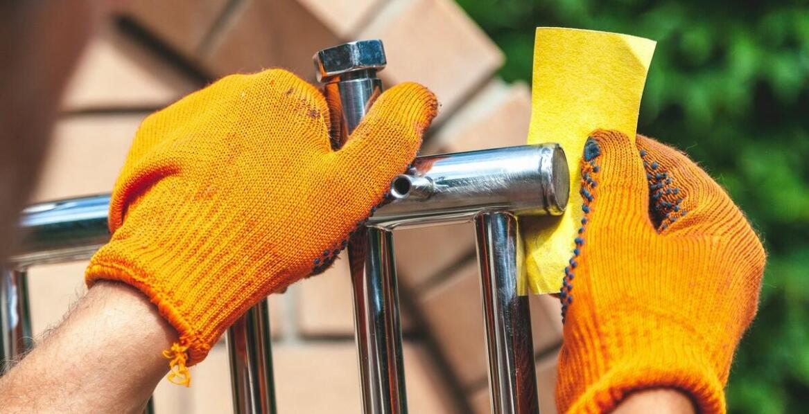 Wpływ środowiska na wytrzymałość balustrad metalowych i jak temu przeciwdziałać