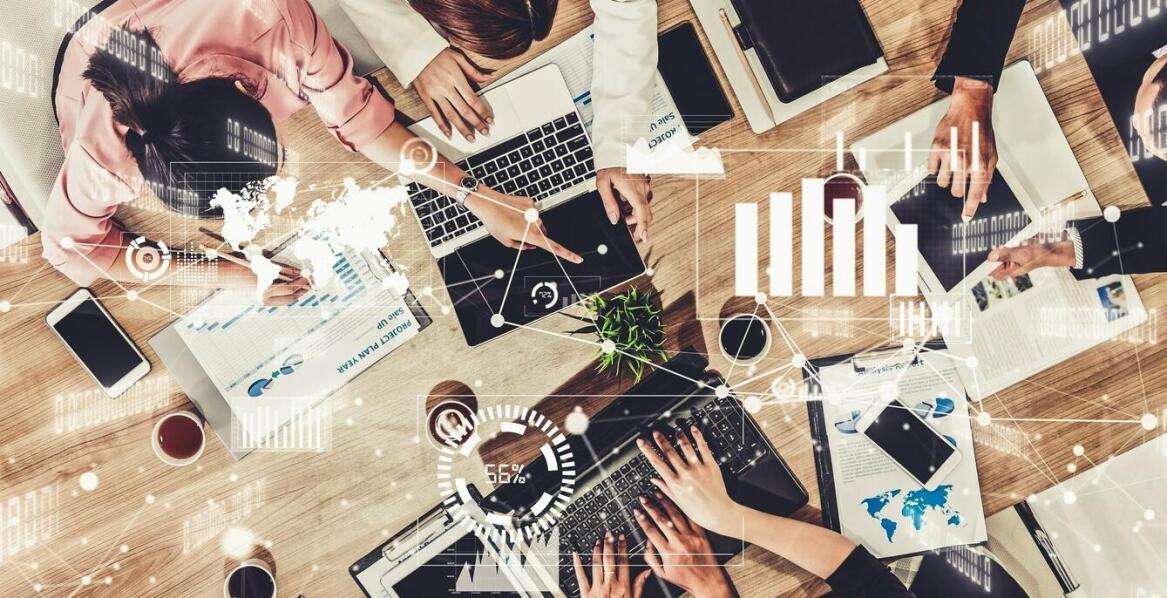 Jak firma informatyczna może pomóc w integracji nowoczesnych rozwiązań IT?