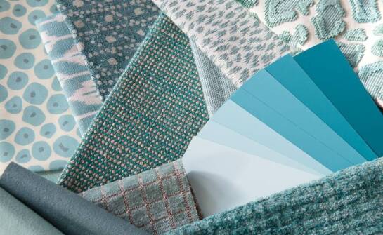 Rola nici i haftów w obijaniu mebli – jak dodać charakteru wnętrzu?