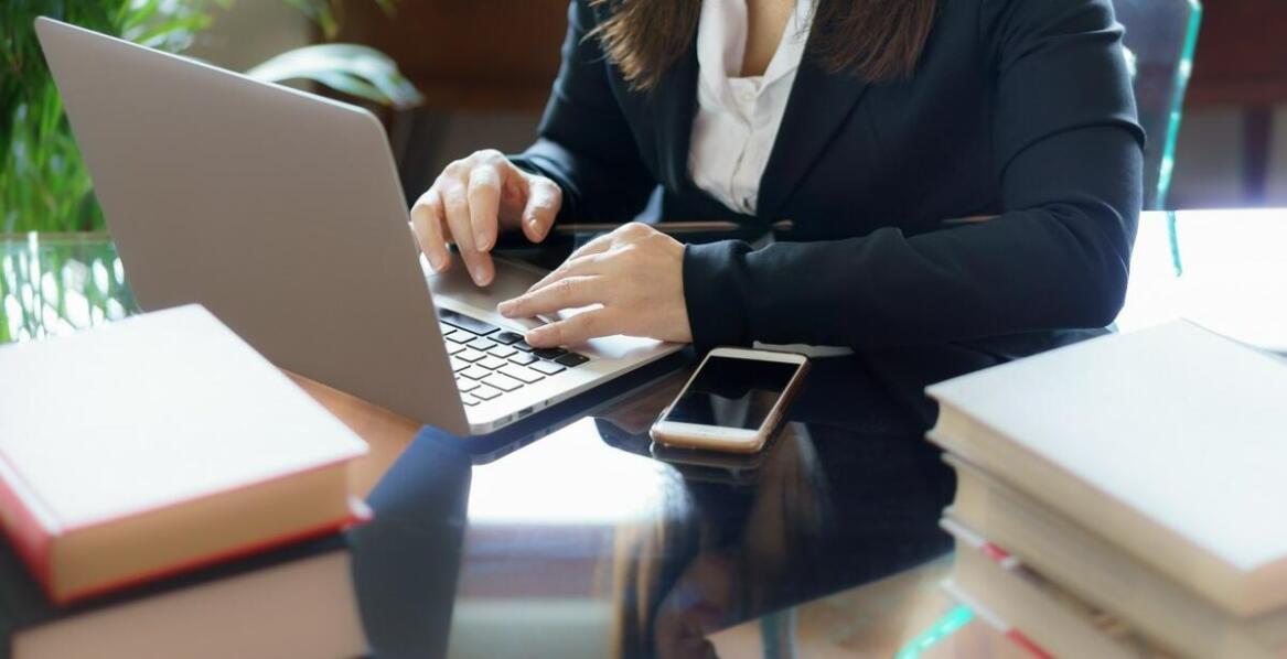 Rola notariusza w weryfikacji peselu osoby zmarłej podczas ustalania spadkobierców