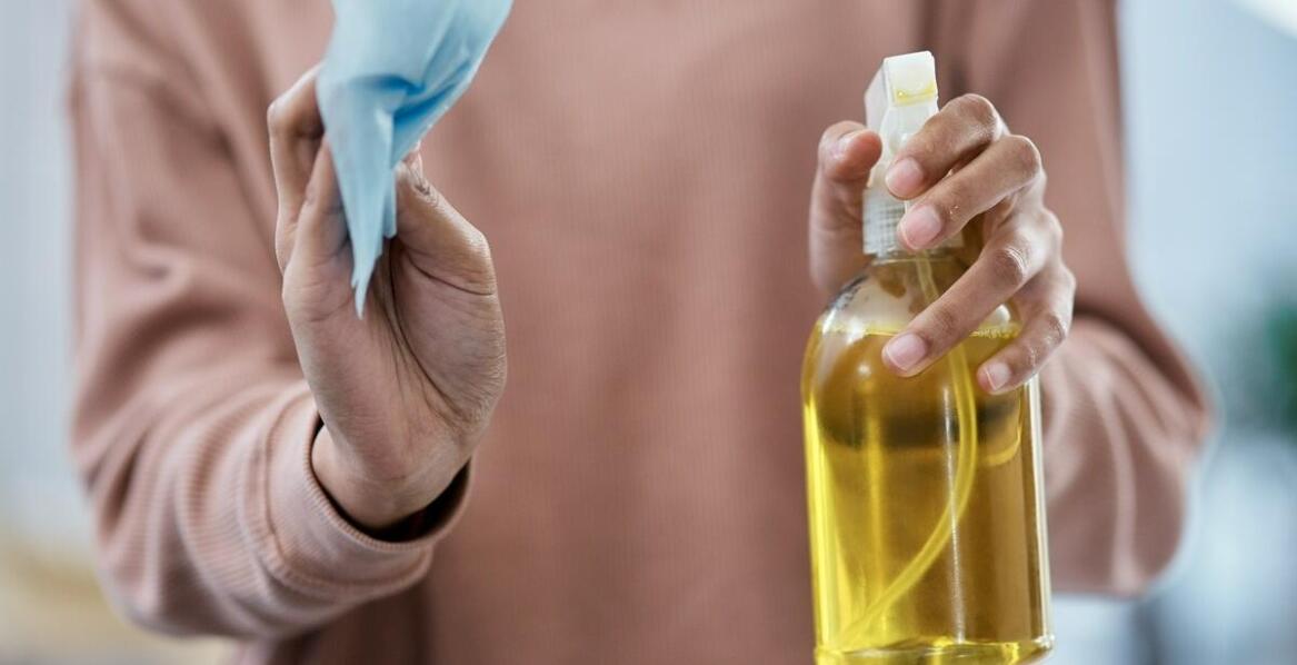 Czy płyn z octem to skuteczny sposób na czyszczenie szyb i innych powierzchni?