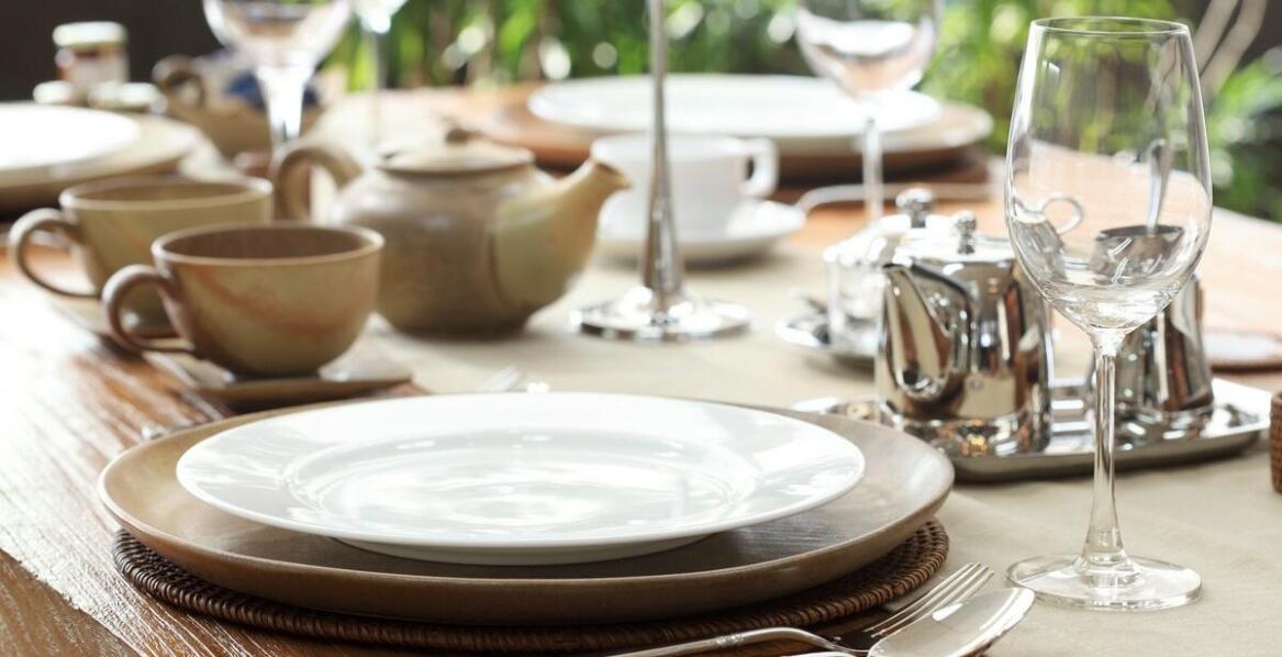 Wynajem sztućców jako sposób na uniknięcie stresu związanego z organizacją przyjęcia