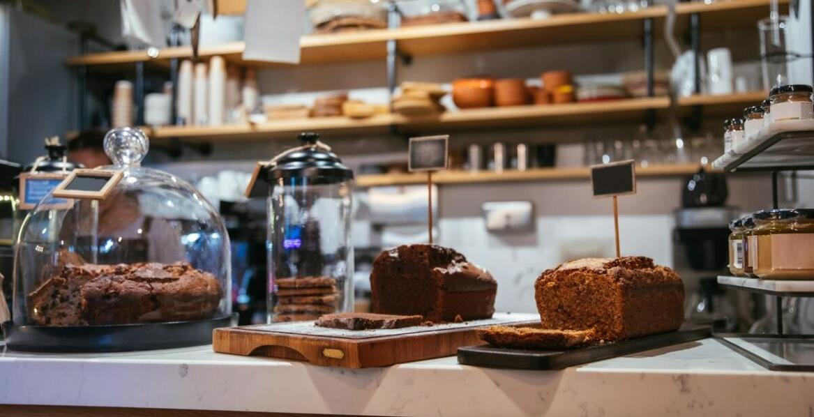 Torty artystyczne: jak cukiernia tworzy małe dzieła sztuki na Twoje przyjęcie