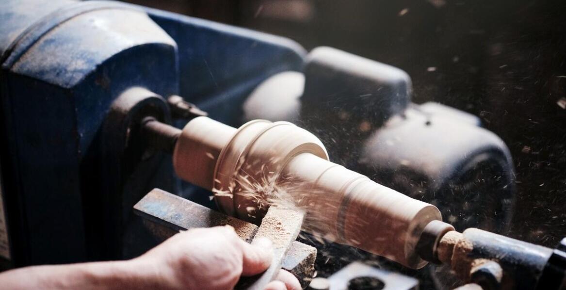 Wybór urny po kremacji pupila – jakie opcje oferujemy naszym klientom?