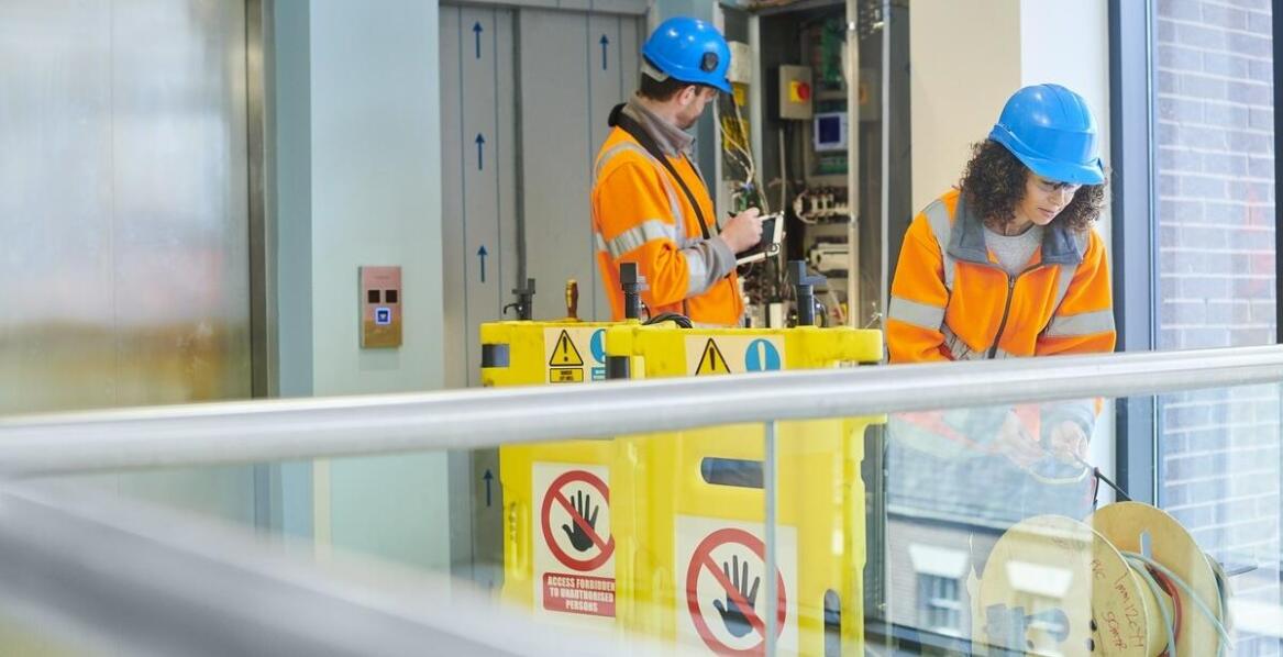 Jak właściwa konserwacja wpływa na żywotność dźwigów?