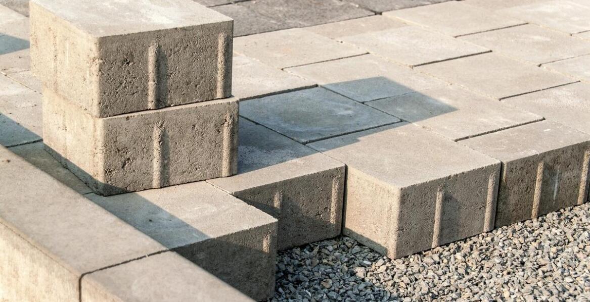Przemysłowe zastosowania kostki brukowej - korzyści dla firm