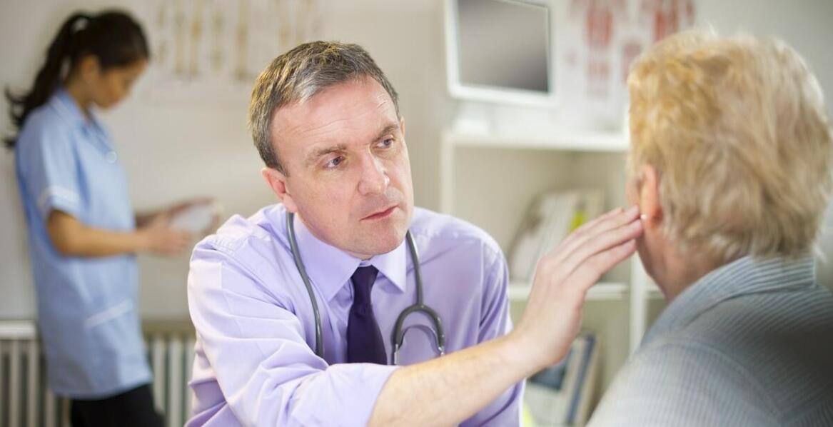 Jak wygląda pierwsze spotkanie z chirurgiem plastycznym przed korekcją nosa?