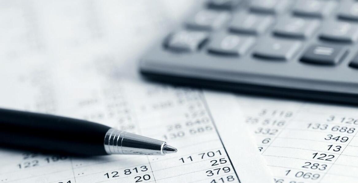 Jak prawnik pomaga w analizie ryzyka prawnego związanego z ubezpieczeniami społecznymi?