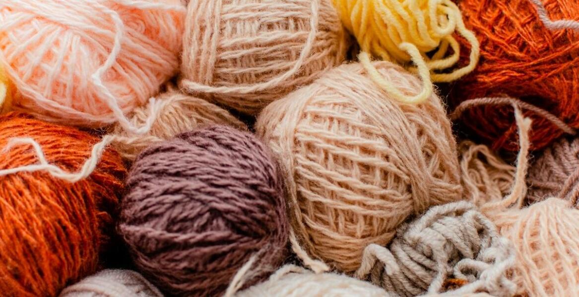 Jak wybrać idealną bransoletkę na sznurku z gwiazdką do codziennej stylizacji?