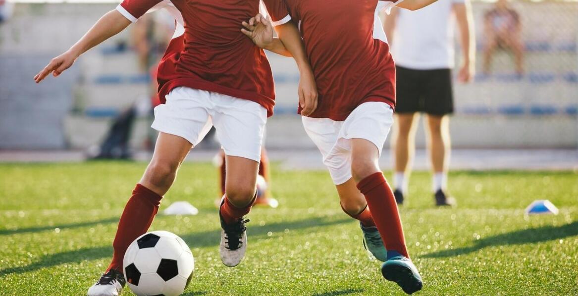 Aktywność fizyczna na świeżym powietrzu – korzystaj z boisk sportowych w Adrii