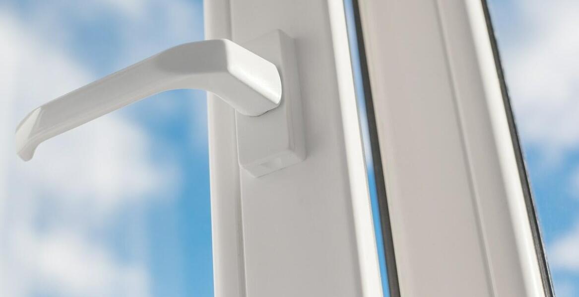 Jakie funkcje pełni podwójne i potrójne oszklenie w oknach zamawianych online?