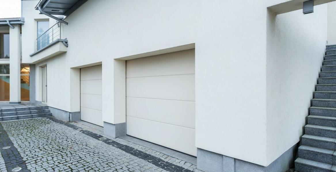 Czy warto inwestować w bramy garażowe z automatycznym napędem?