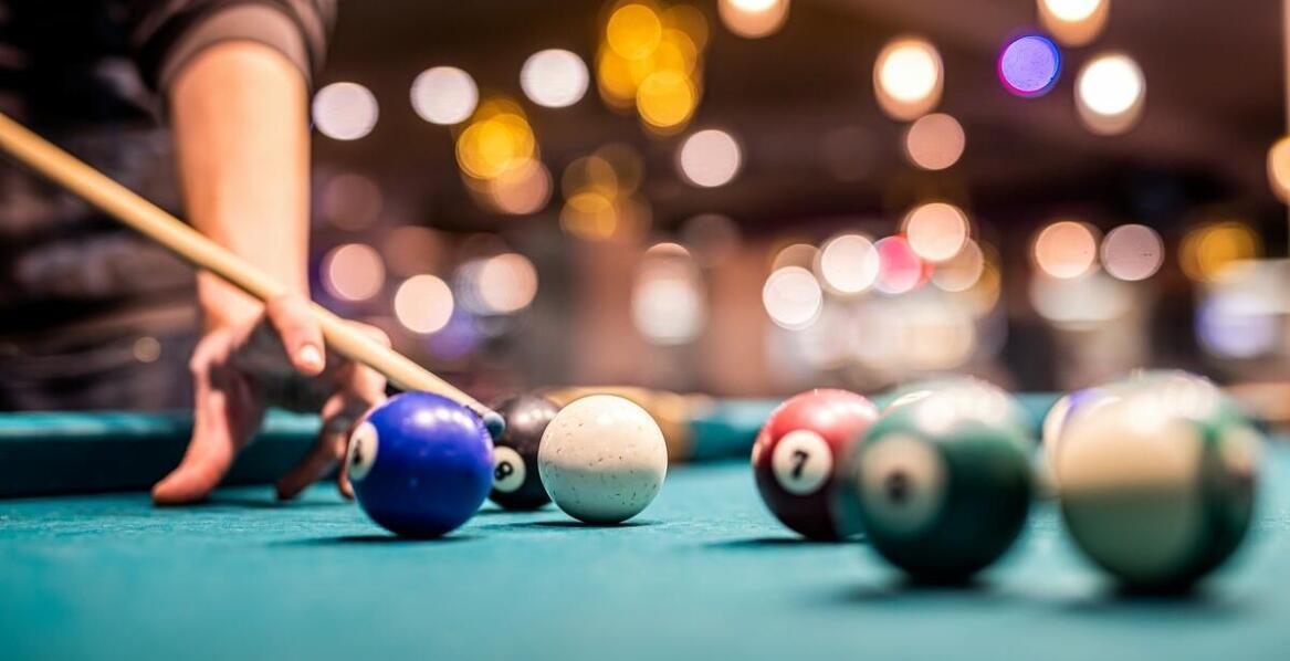 Stoły betonowe do tenisa stołowego jako element rekreacyjny w szkołach