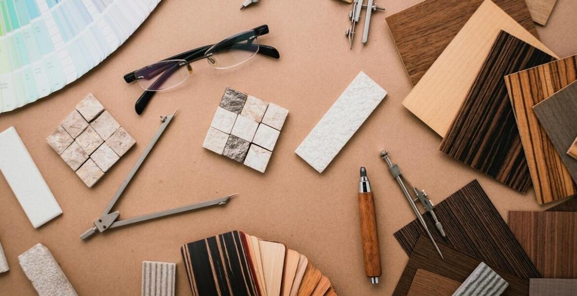 Słupki z taśmami w kontekście ochrony środowiska – ekologiczne podejście do produkcji