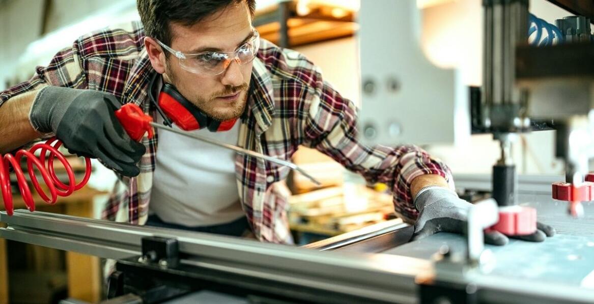 Jakie są najważniejsze aspekty konserwacji piły taśmowej do metalu?