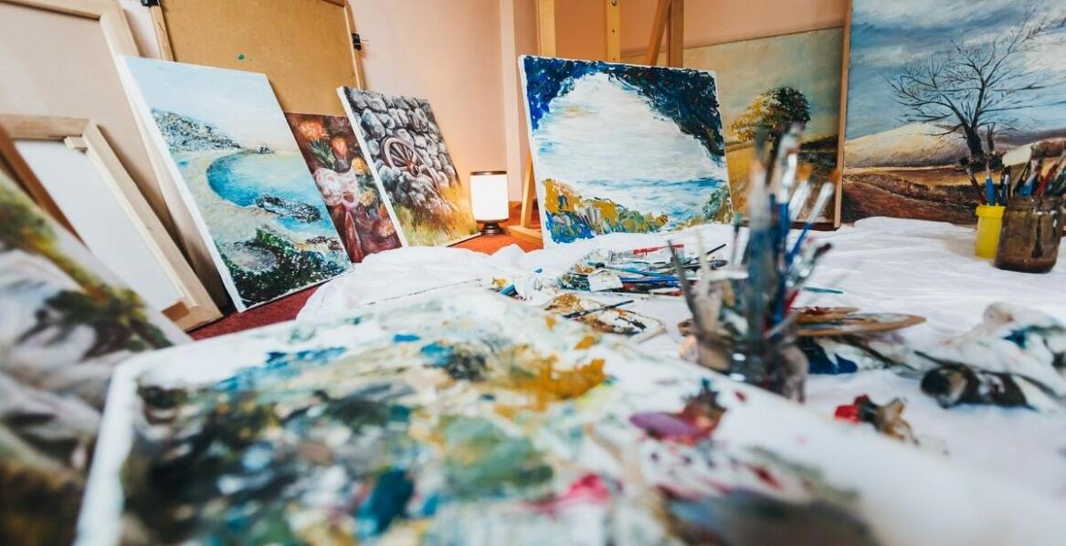 Jak obrazy olejne wpisują się w aktualne trendy wnętrzarskie?