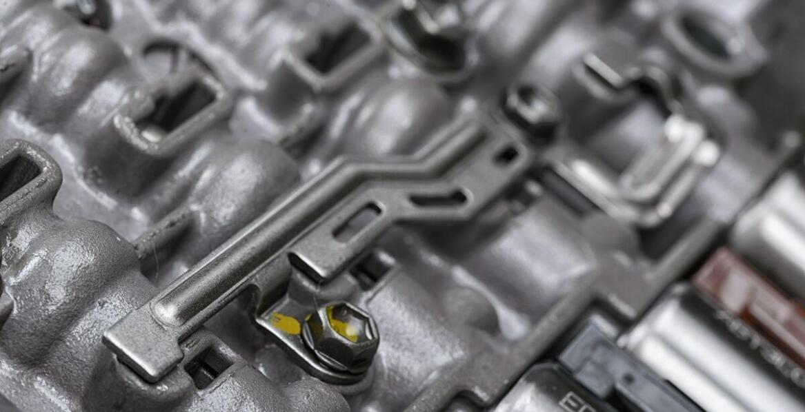 Jakie czynniki wpływają na wybór odpowiedniej kraty mechanicznej?