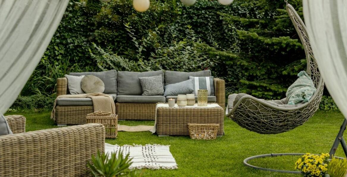 Energooszczędne oświetlenie zewnętrzne – jakie lampy wybrać do ogrodu?