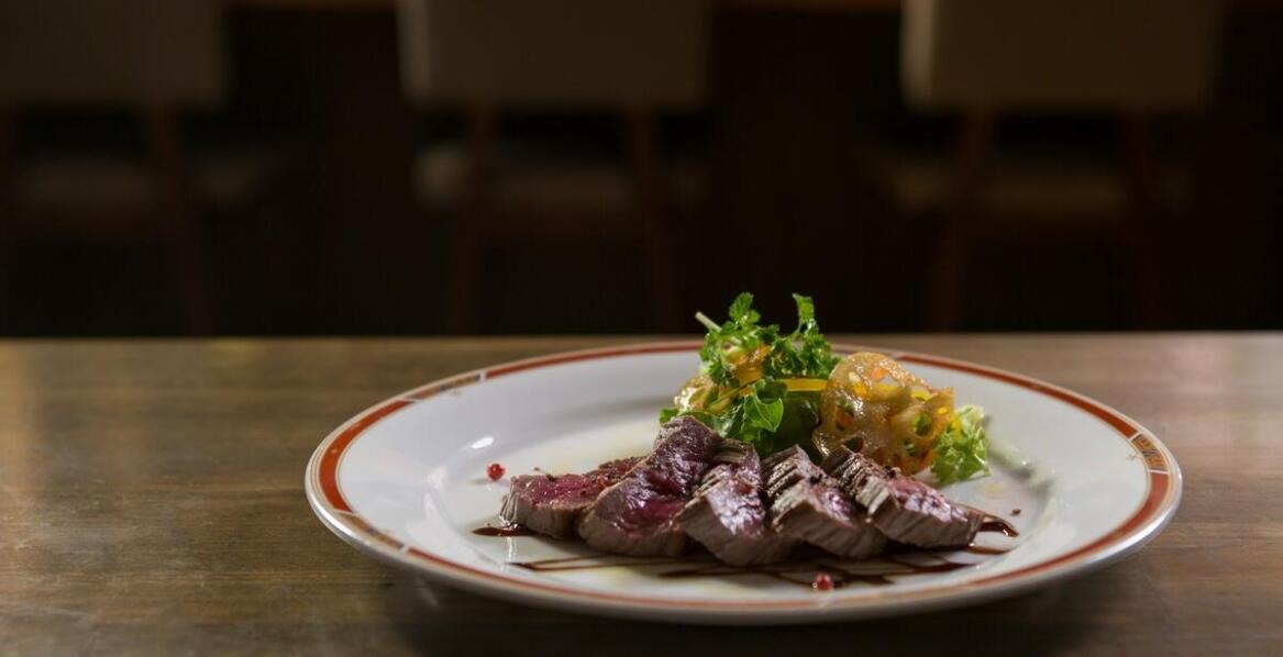 Jakie dania obiadowe są najczęściej zamawiane w naszym barze?