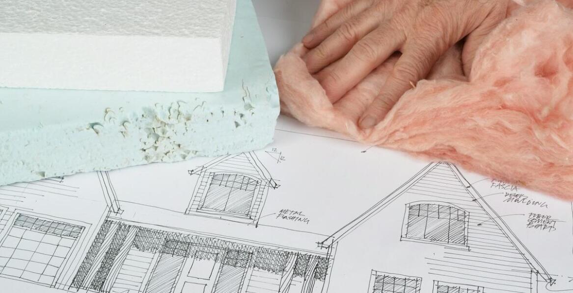 Porównanie efektywności masy termoizolacyjnej z innymi materiałami izolacyjnymi