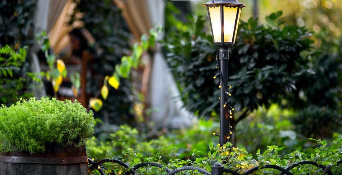 Jak wpływają baterie na efektywność części do lamp solarnych?