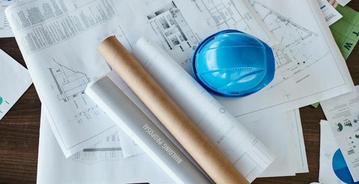 Kto jest odpowiedzialny za prowadzenie książki obiektu budowlanego?