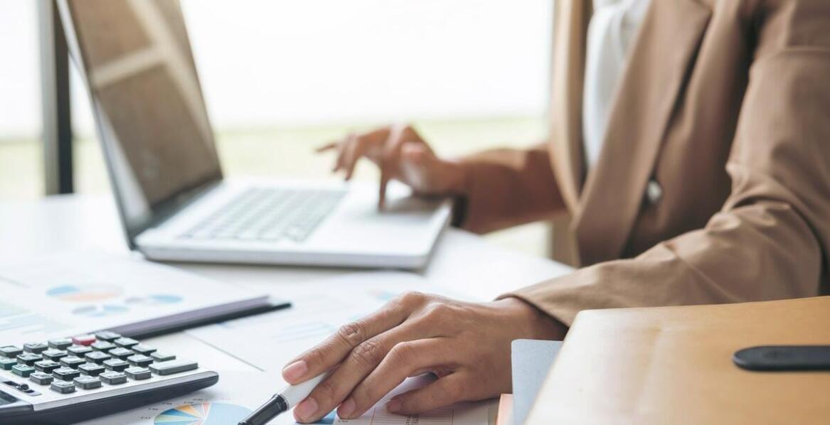 Jak agencje nieruchomości reagują na opóźnienia w płatnościach najemców?